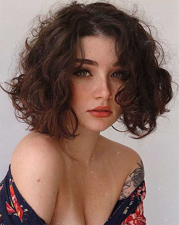 Short Curly Hairstyles For Round Faces