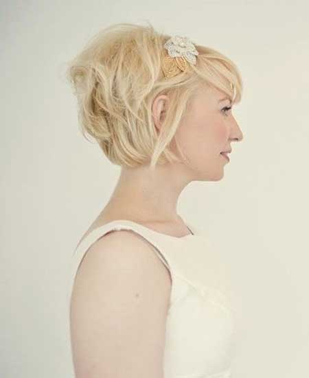 Simple Short Blonde Hairstyle