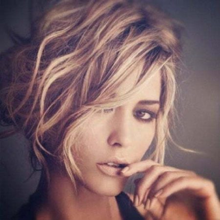 Short wavy hairstyles for oval faces