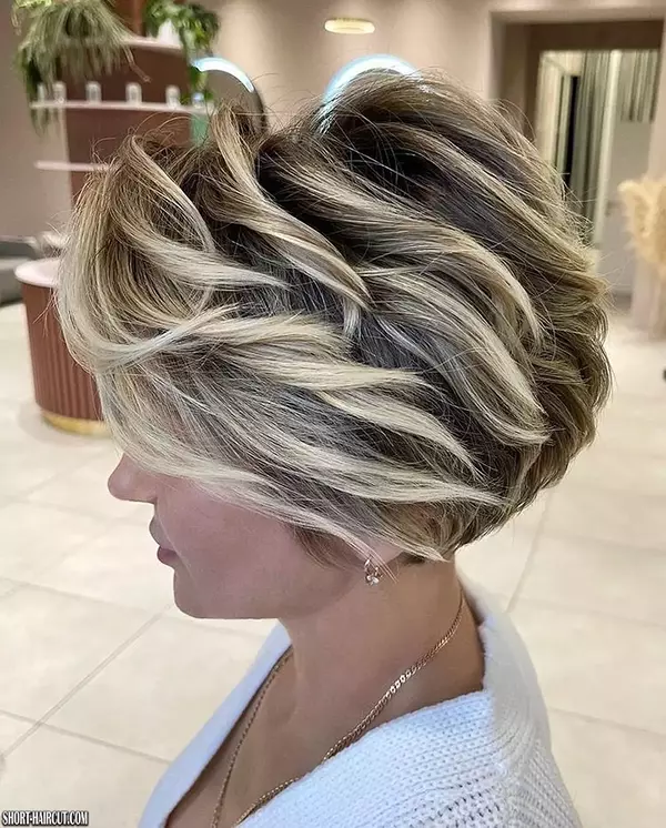 Short Layered Blonde Hair Color 2023